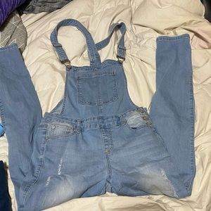 EN Jean overalls. Women’s size medium.